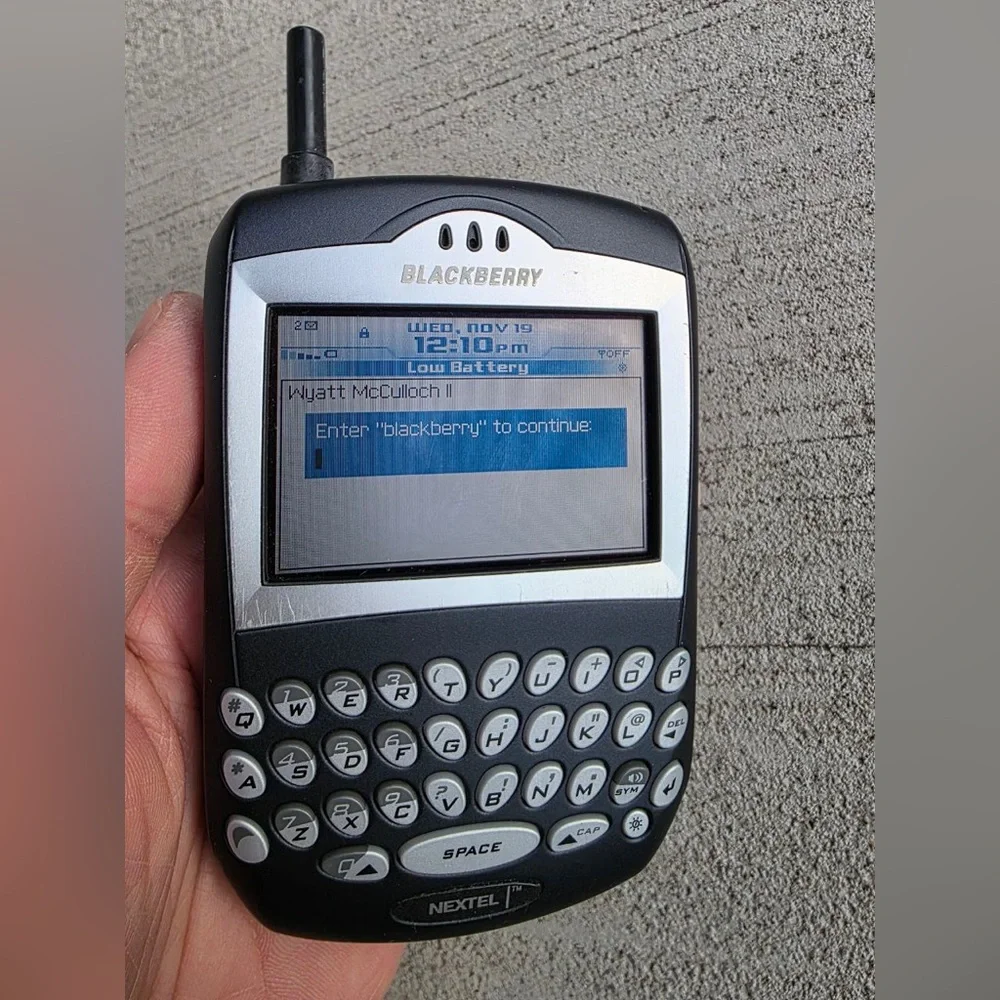 Vintage BlackBerry 7520 Nextel – Fully Powers On – With Charger-Rare Collectible